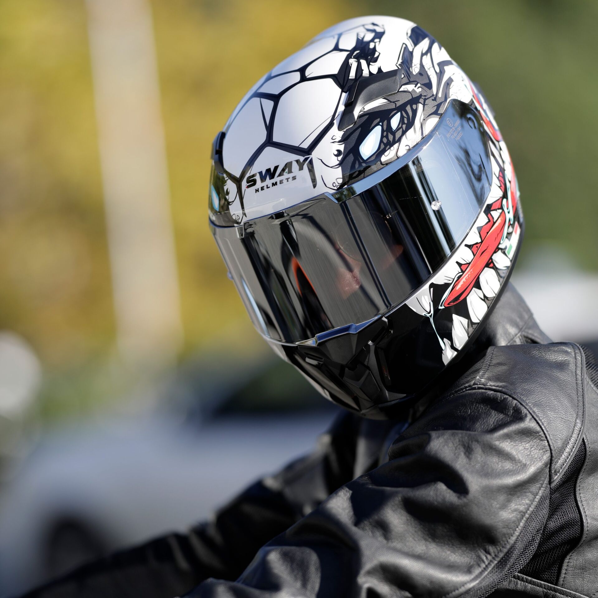 SW 820 BEAST WHİTE BLUE RED KASK