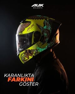 AUK01_16 GECE PARLAYAN SARI KASK